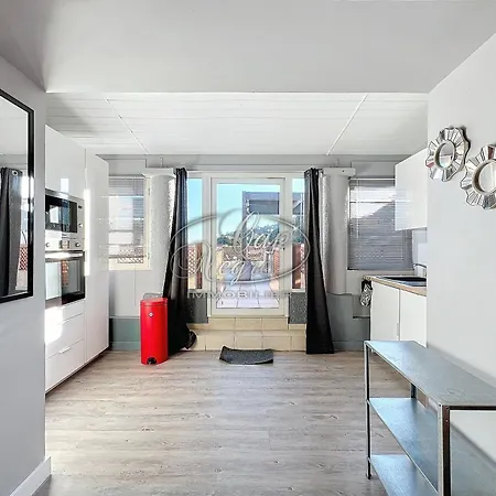 2 à 4 Personnes Avec Grande Terrasse Aménagée Et Pergola à 300m De La De Pramousquier - *