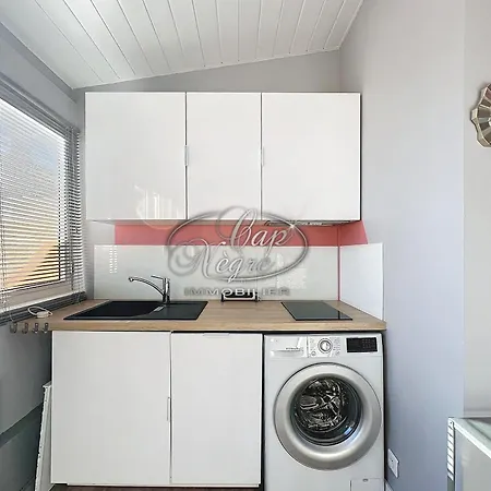 Apartment T2 Pour 4 Personnes Avec Grande Terrasse Et Pergola A 300m De Pramousquier -