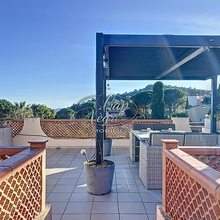 T2 Pour 4 Personnes Avec Grande Terrasse Et Pergola A 300m De Pramousquier - Apartment Le Lavandou